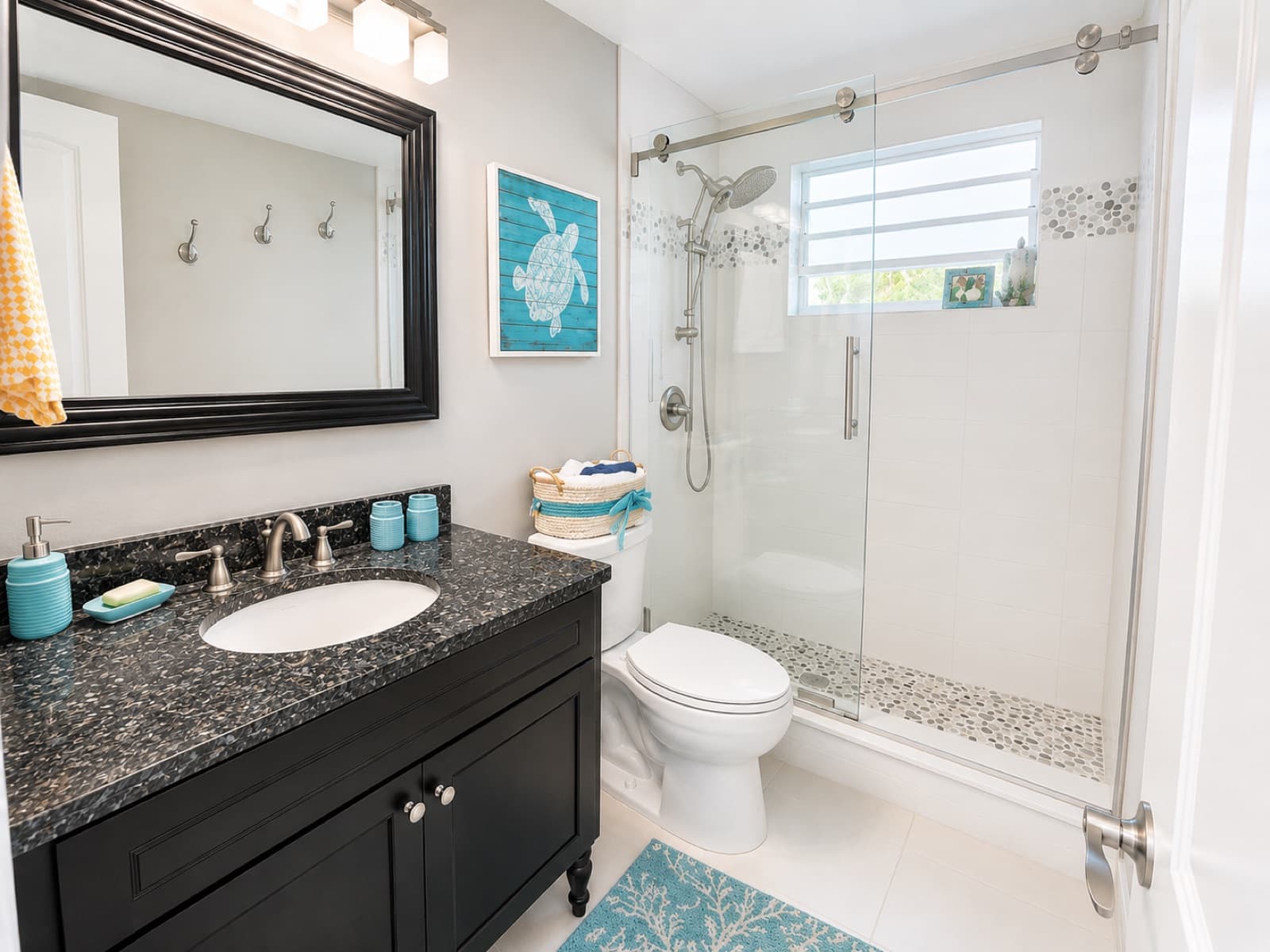The Sandpiper Cottage full bathroom