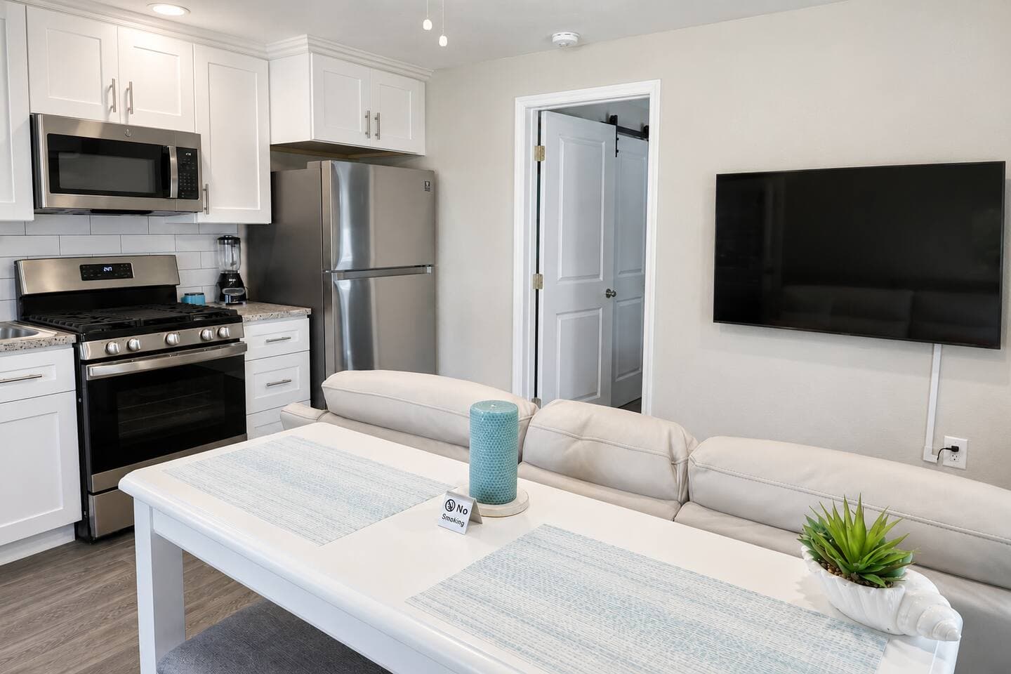 Paradise Cove Red Bungalow, Monthly Stay