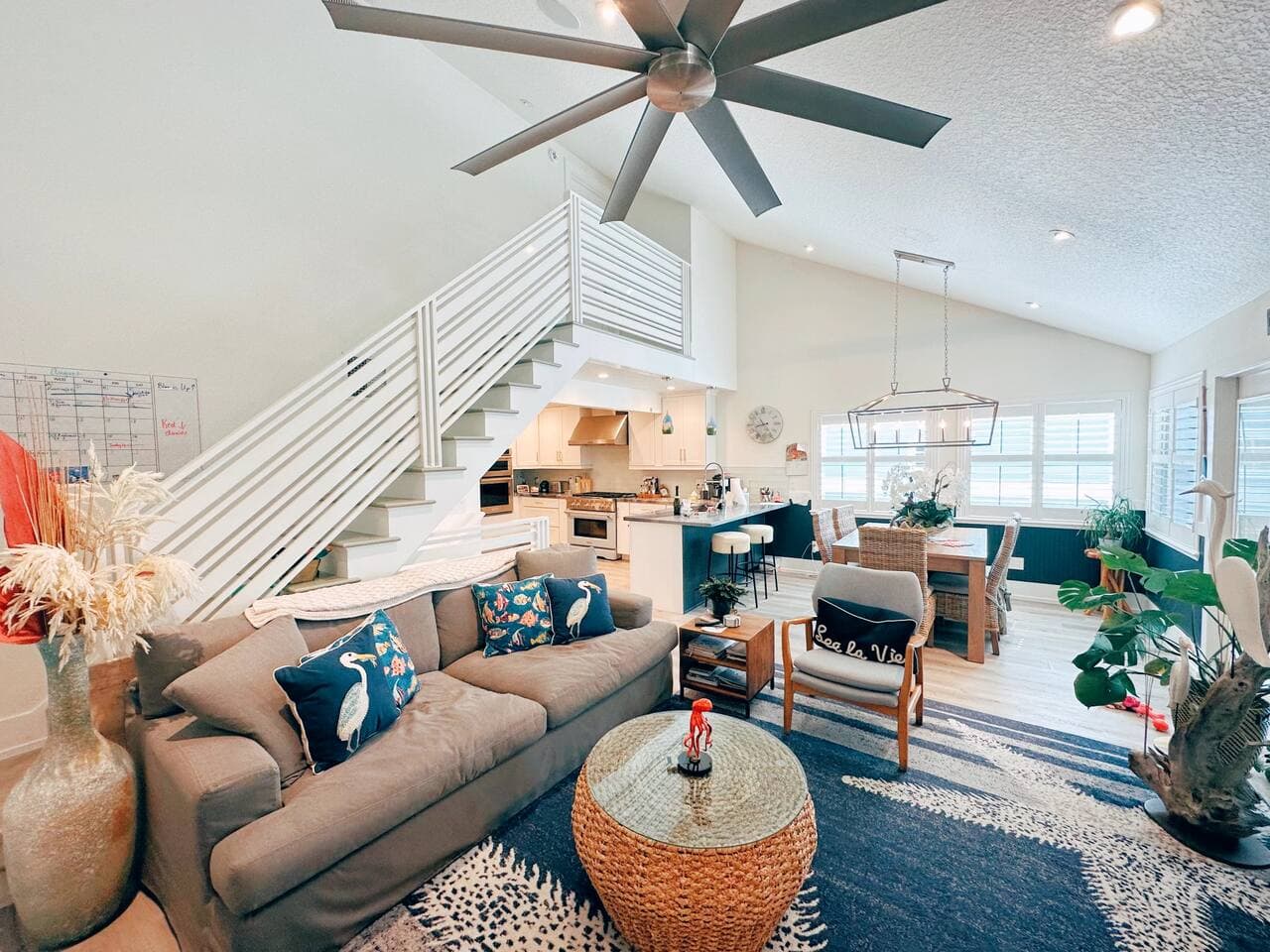 LaLa`s Beachside Getaway! 5 BR, Hammocks, Beach!