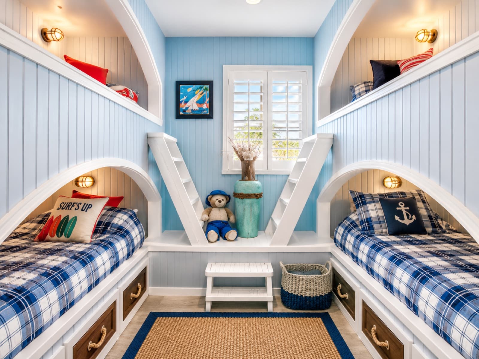 The Sandpiper Cottage built-in bunk room