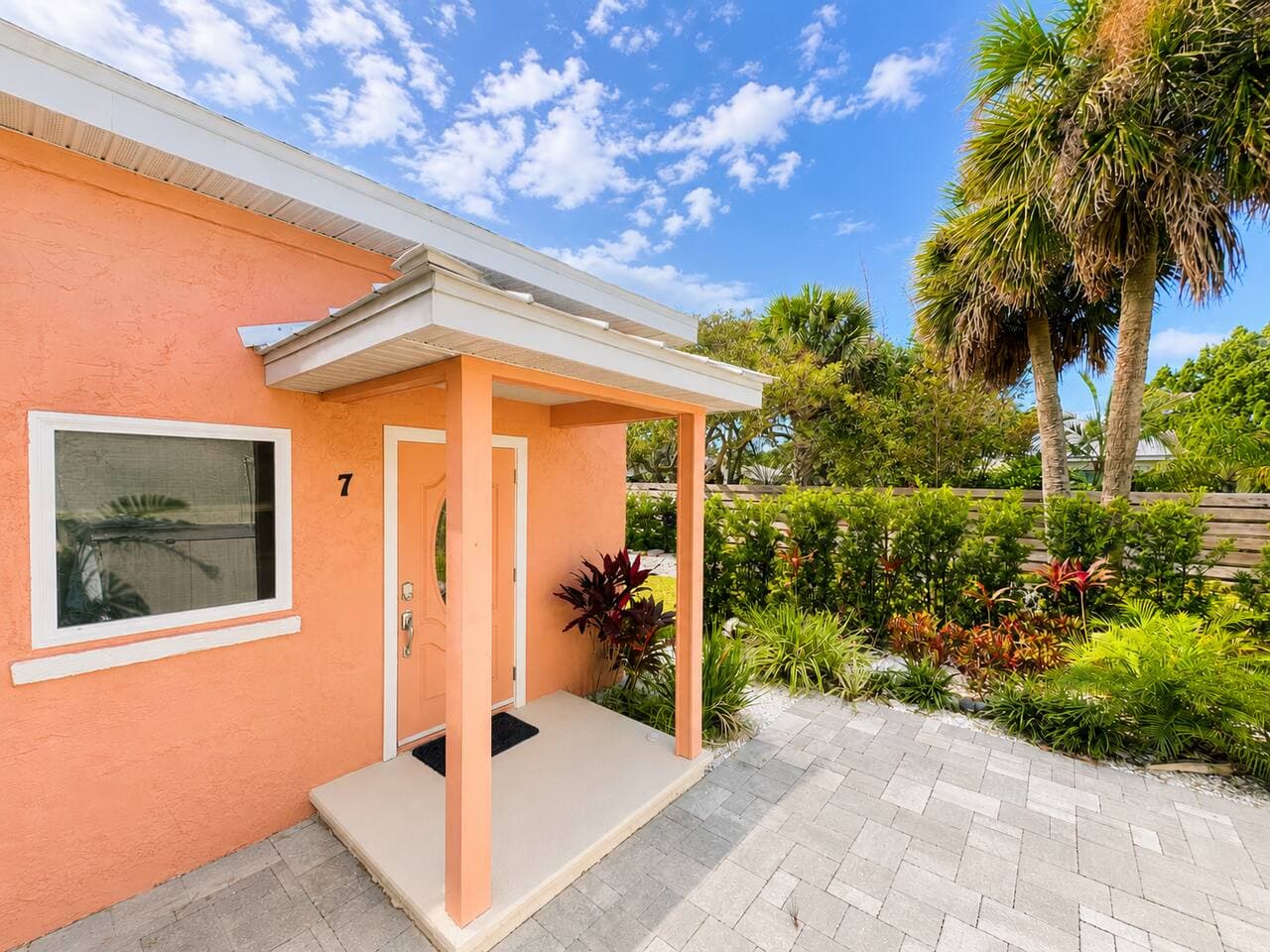 Paradise Cove Red Bungalow, Monthly Stay