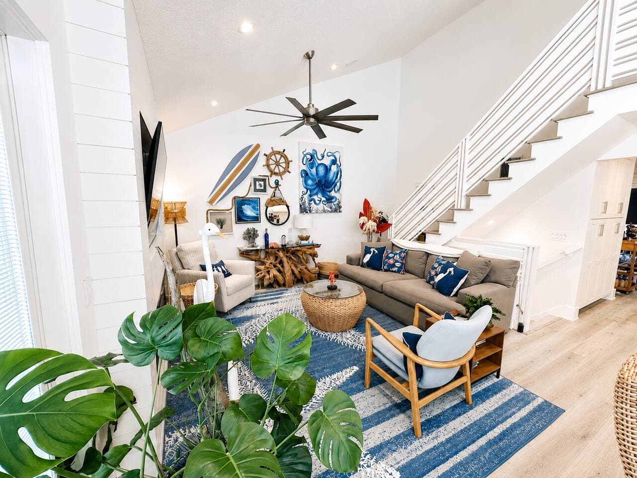 LaLa's Luxury Beach House, Pet Friendly NSB