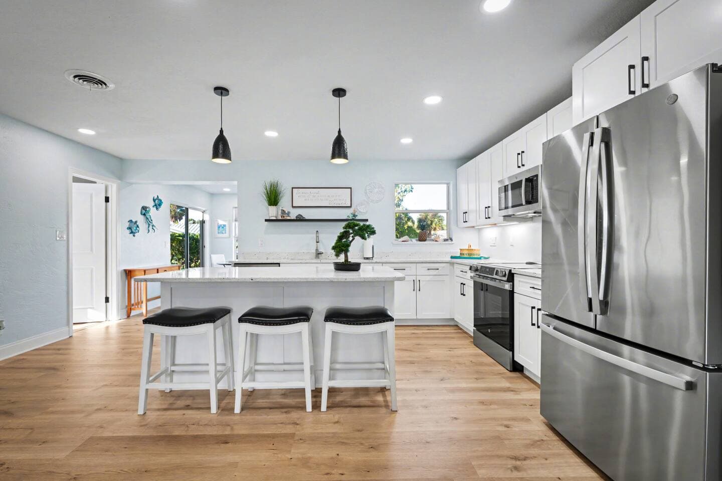 Coral Way Getaway, 3BR Home Walk to Beach
